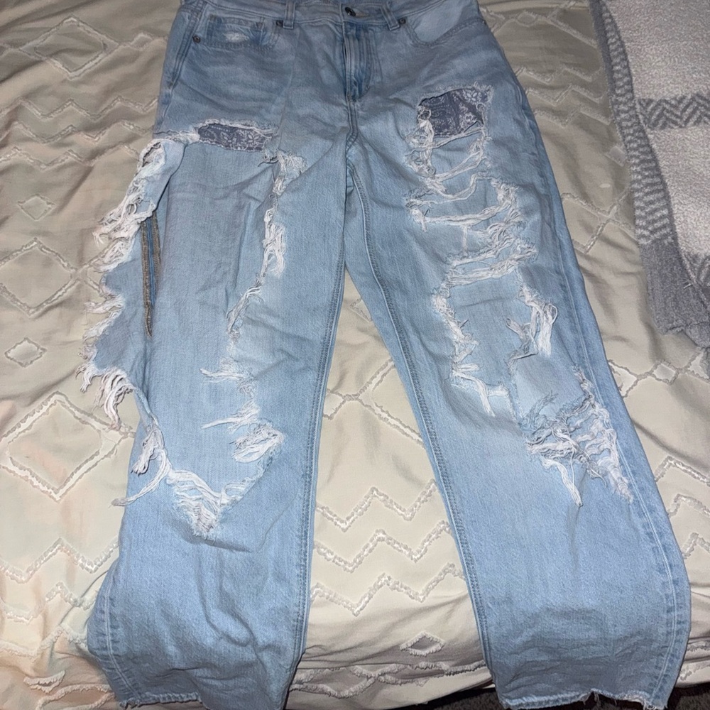 American Eagle Outfitters Light Blue Distressed Boyfriend Jeans